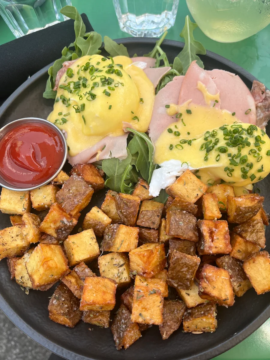 Eggs Benedict, Marty's Pizza Bar