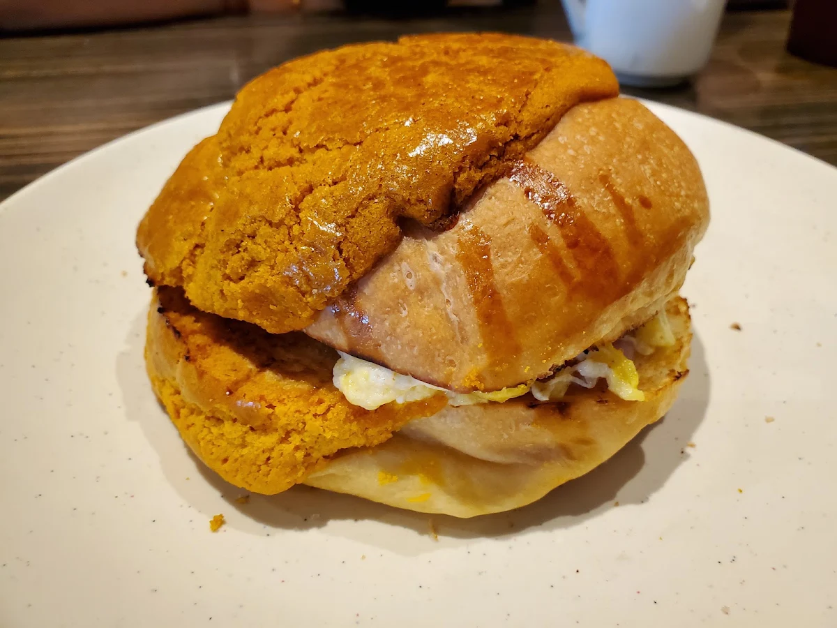 Ham & Egg w Pineapple Bun