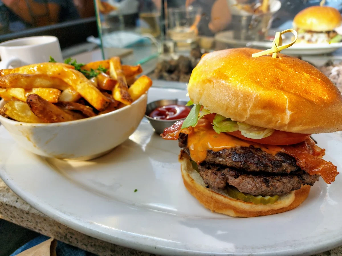 Traditional Pub Burger