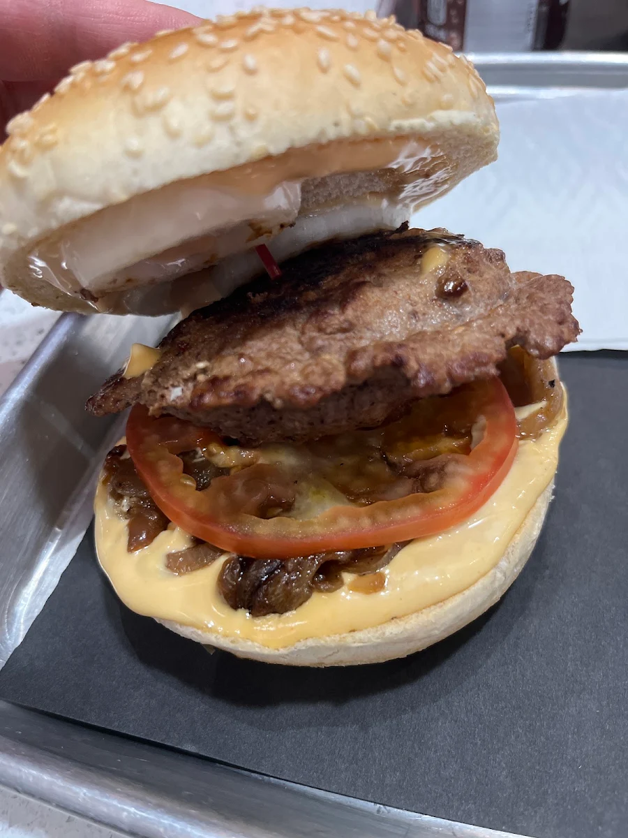Cheeseburger, 6ix Burgers®