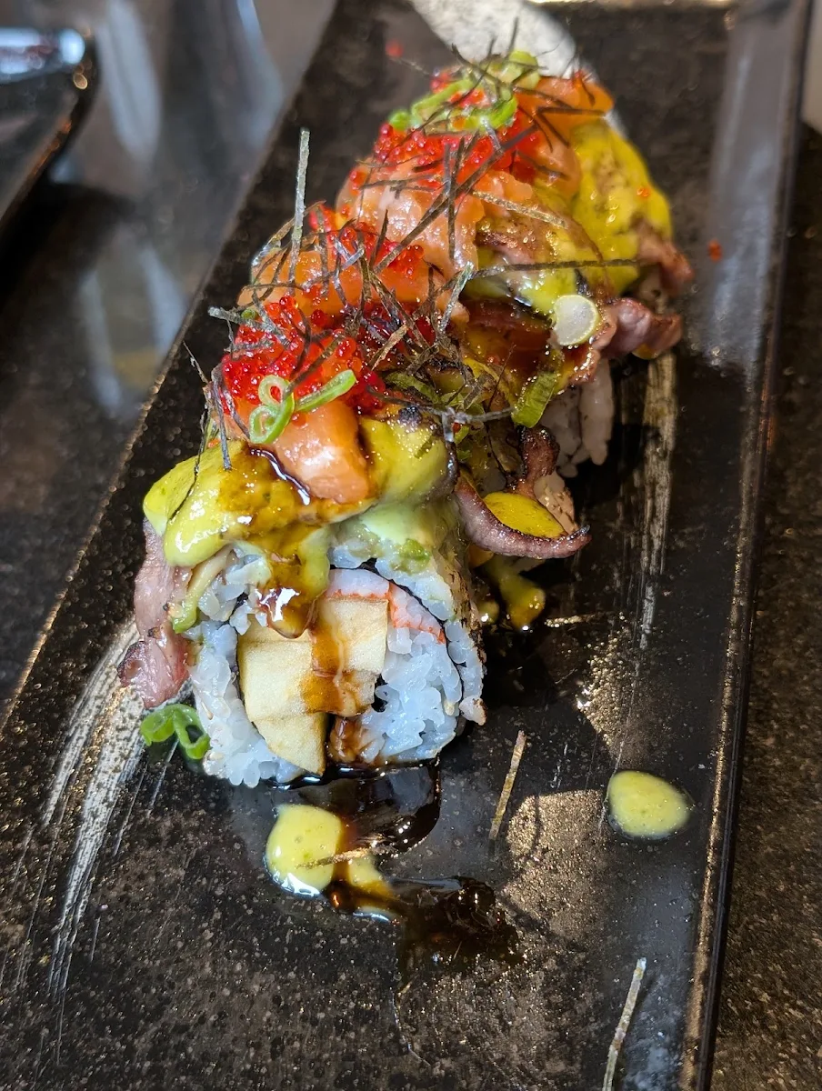 Takami Signature Crab Meat Apple Avocado Beef Salomon Sushi