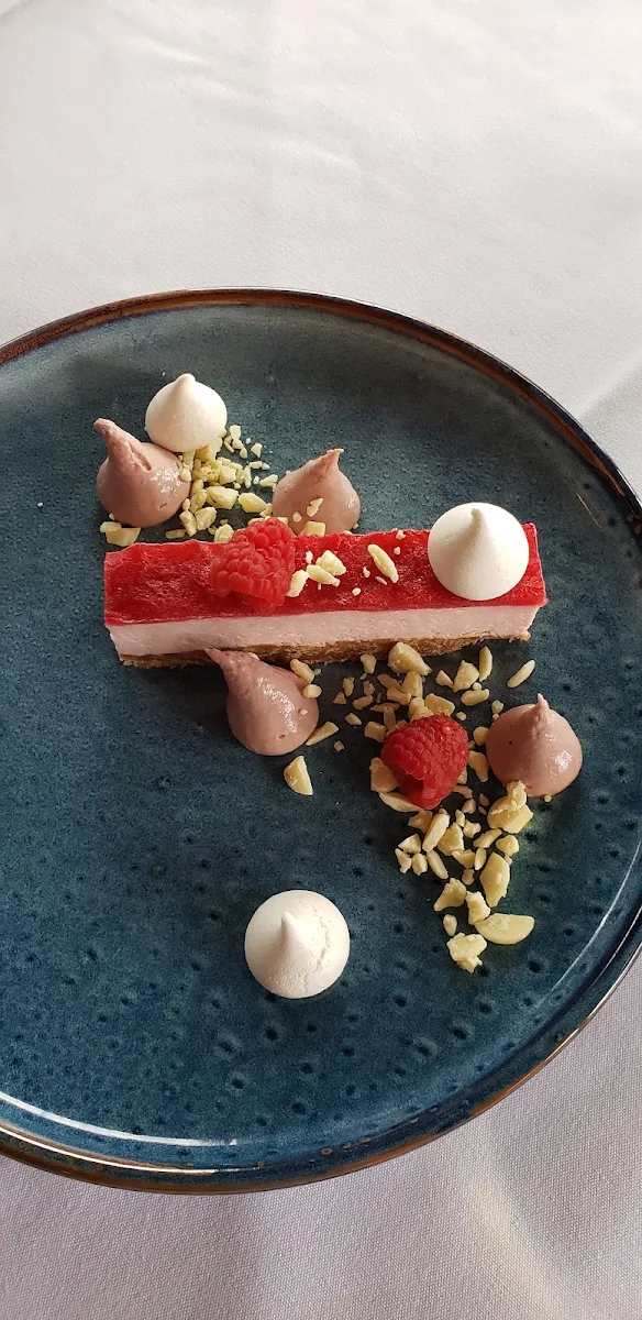 White Chocolate and Raspberry Cheesecake