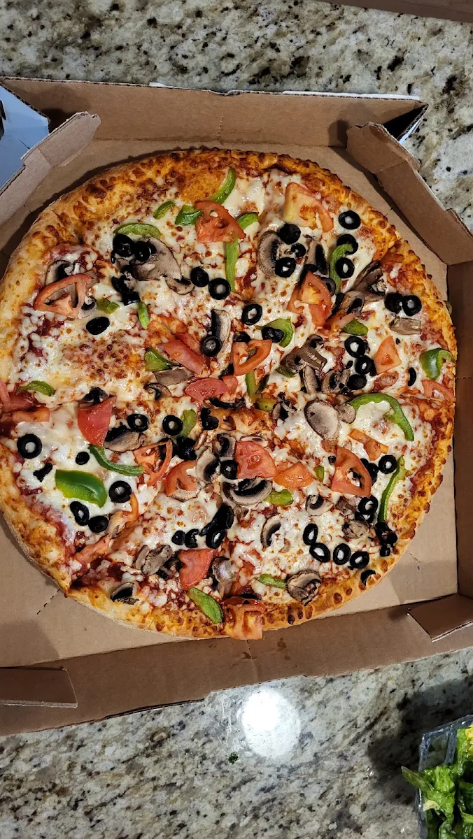 Pizza Végétarienne Tomate Poivrons Verts Champignons Et Olives Noires