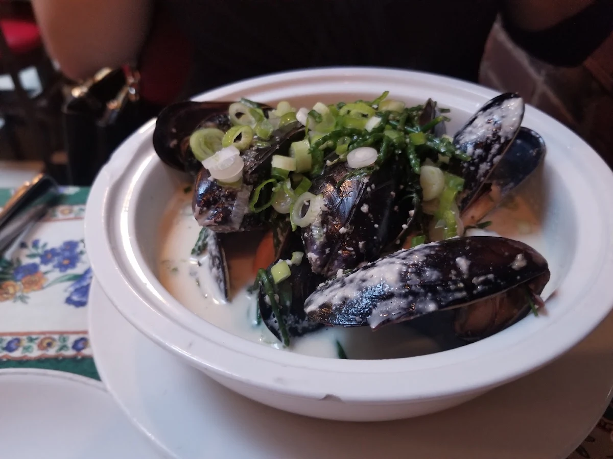 Salt Spring Island BC Mussels White Wine Garlic Shallot Chilli Roasted Tomato