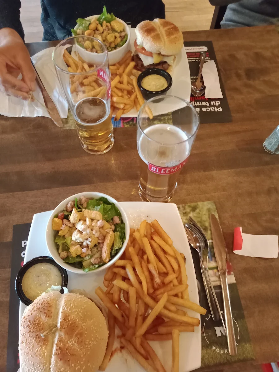 Hamburger Salade Ceasar, Restaurant Normandin Roberval
