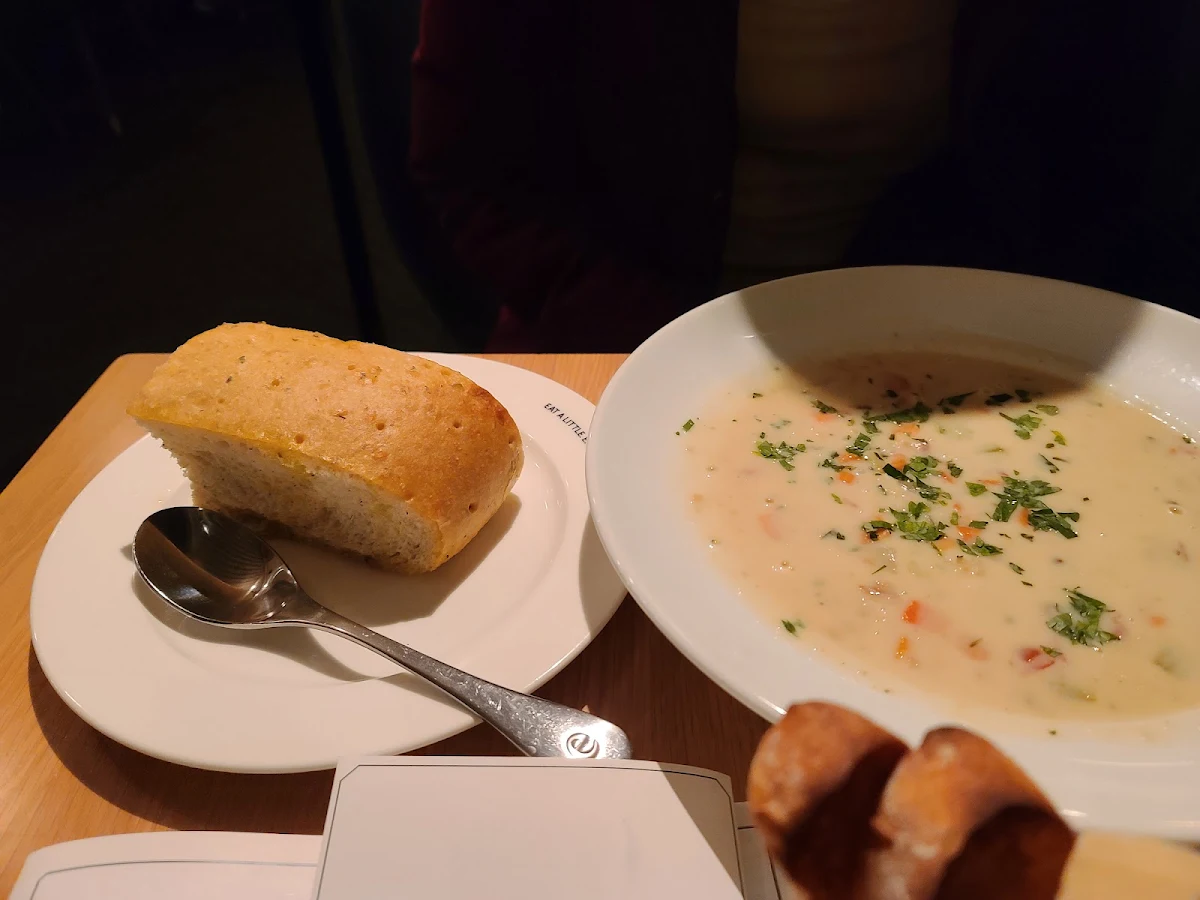 Earls Famous Clam Chowder