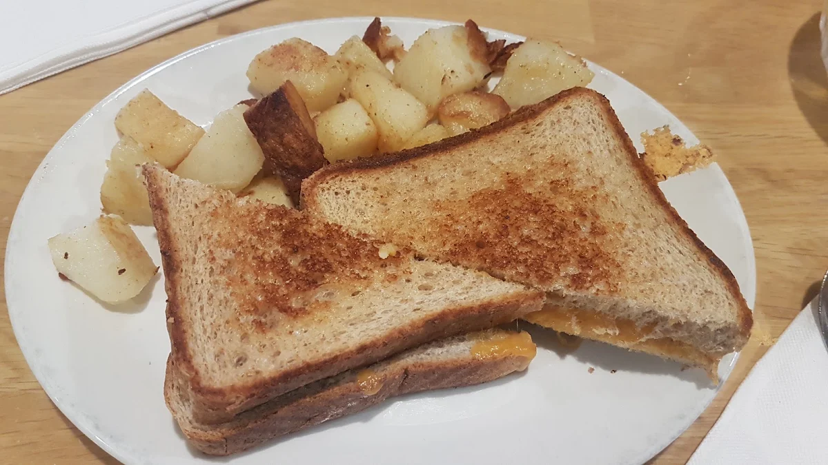 Grill Cheese Sandwich with Potatoes