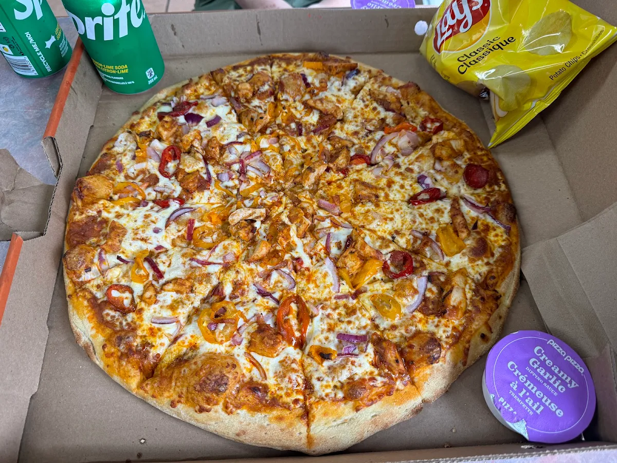 Butter Chicken Pizza with Thin Crust