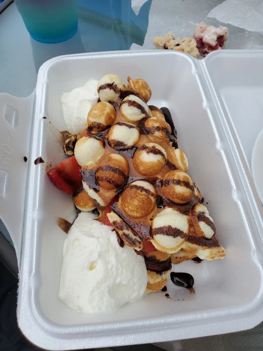 Bubble Waffle with Strawberries and Chocolate Drizzle