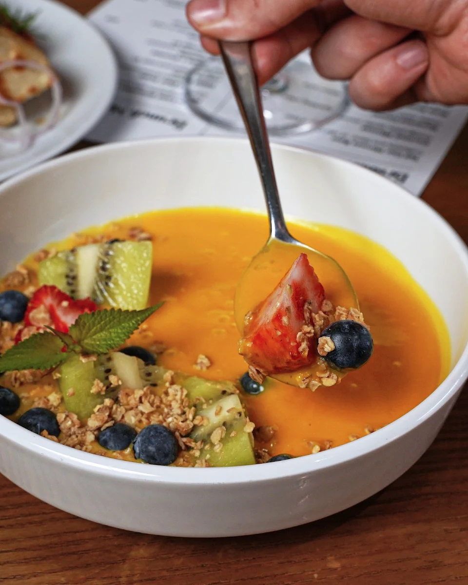 Mango Lassi Smoothie Bowl