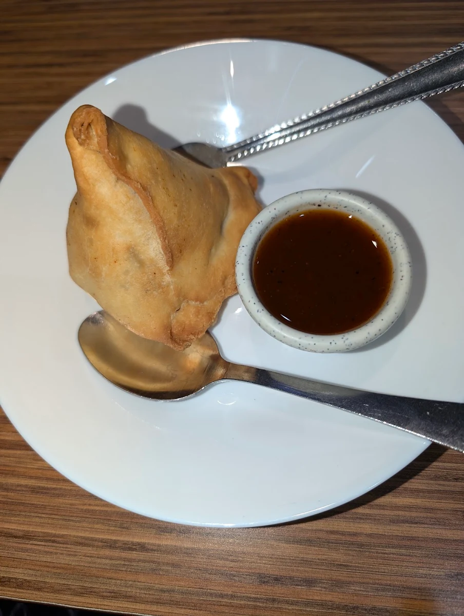 Vegetable Samosa with Chutney