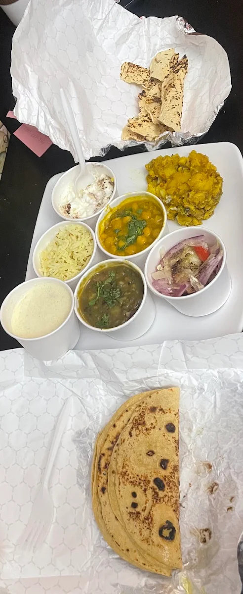 Saag Makki Di Roti 2 And Lassi Saag Makki Roti 2 Et Lassi