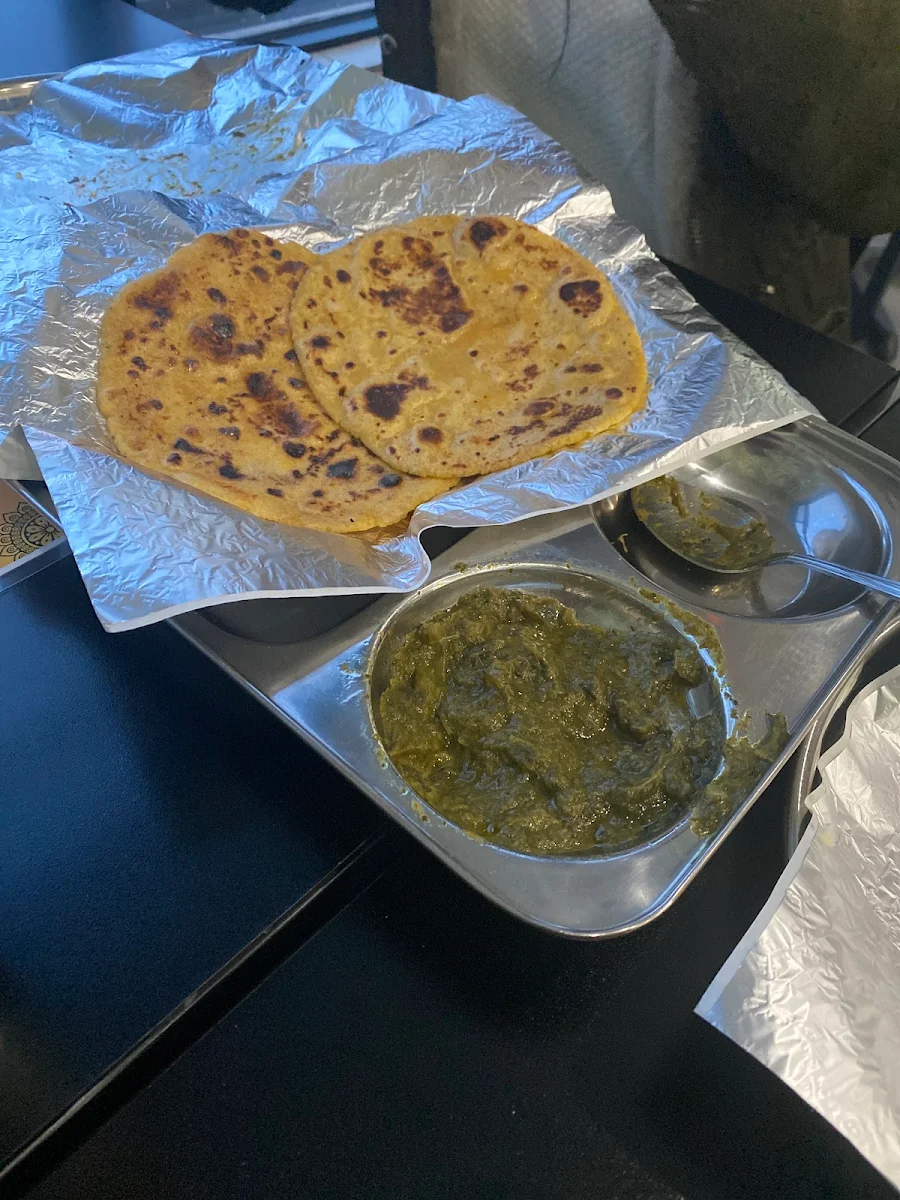 Sarson Ka Saag Te Makki De Roti