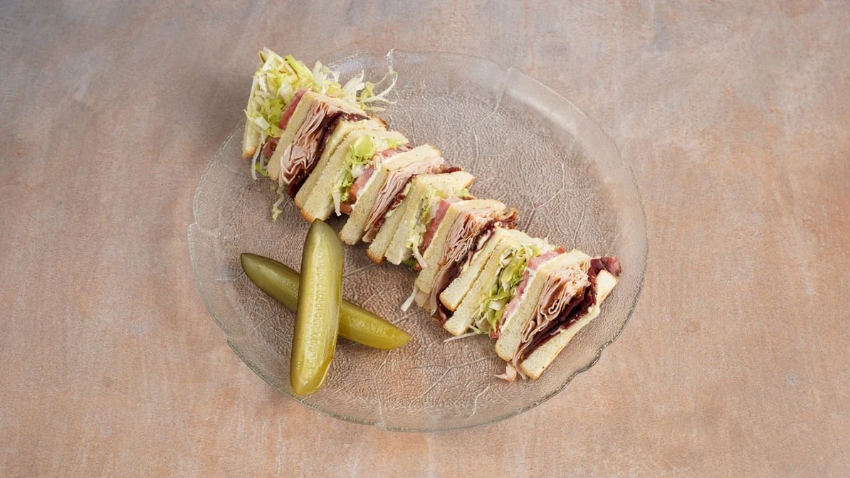 Highlights, Restaurant Yans Deli, Steakhouse & Grill
