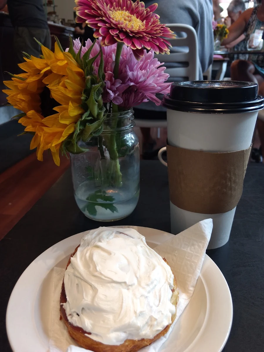 Silvercreek Signature Blend and a Cinnamon Roll