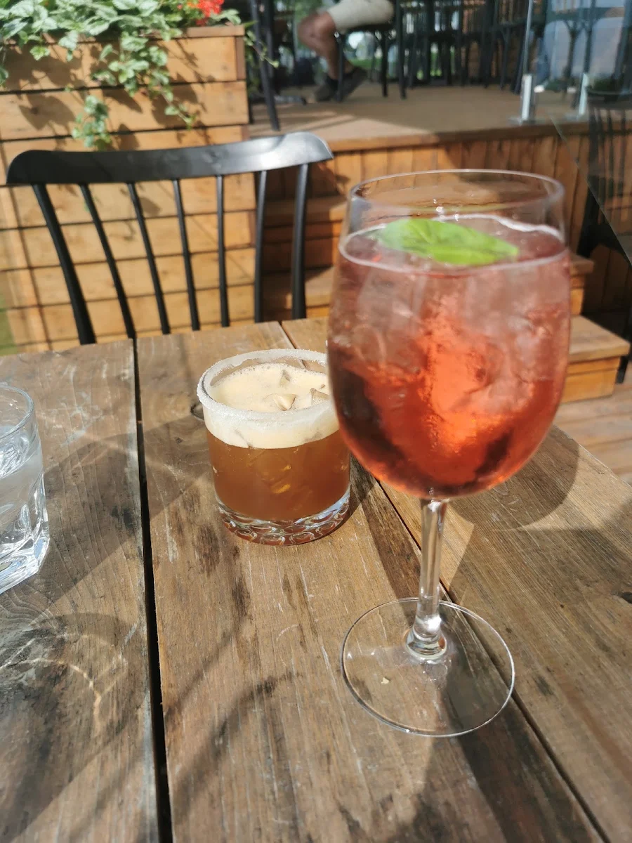 Spritz Framboise Et Averna Sour