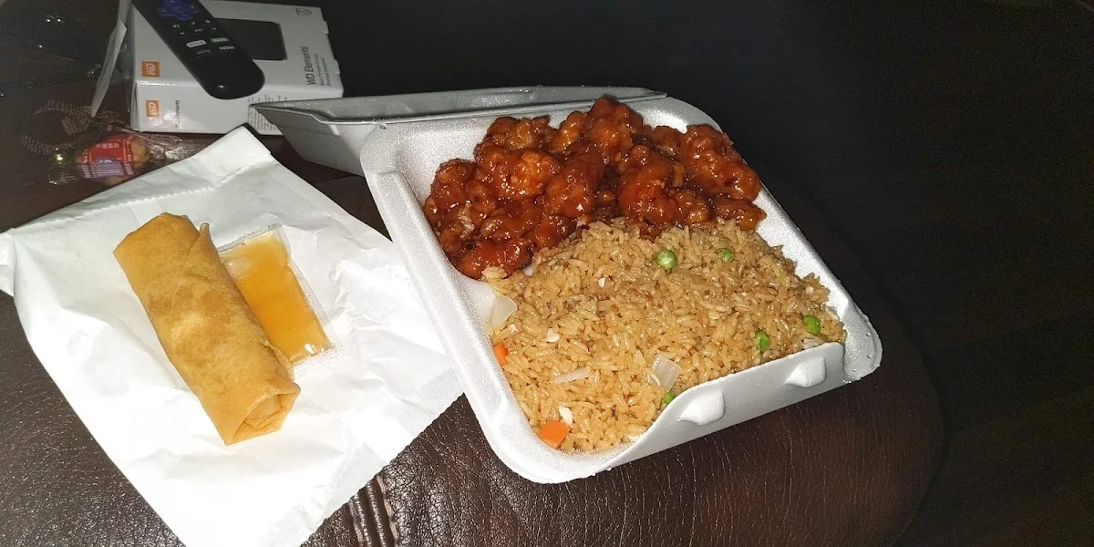 Comination C4- General Tao Chicken Subbed the Egg Roll for Veggie Spring Roll
