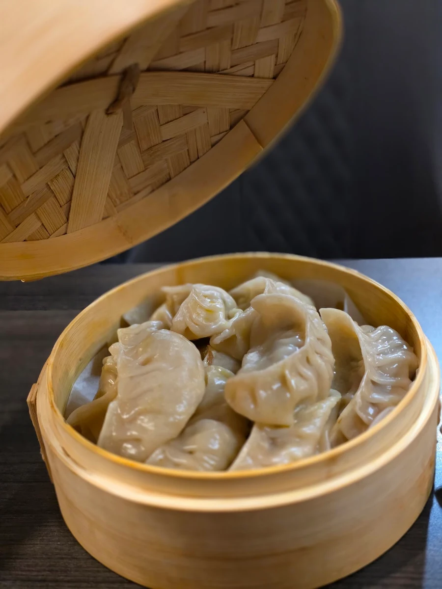 Steamed Chicken Momos with Chutney