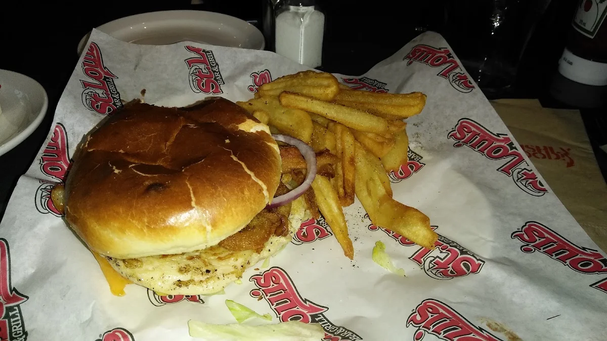 Highlights, St. Louis Bar & Grill