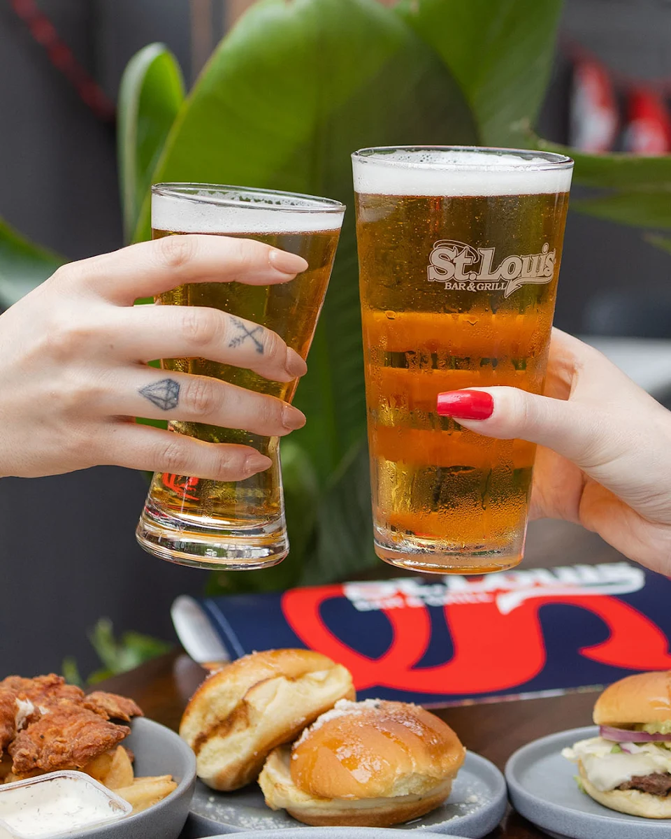 Highlights, St. Louis Bar & Grill