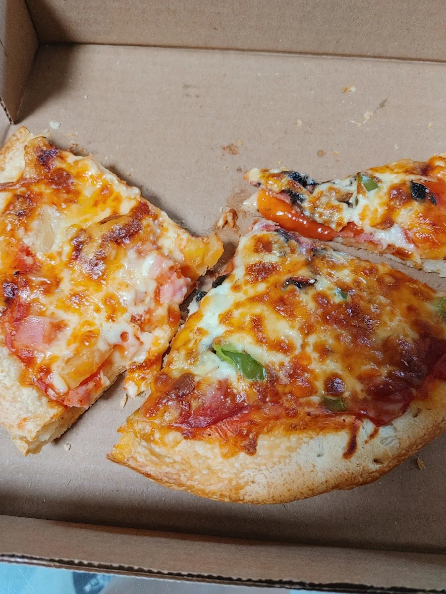 Hawaiian and Combination Pizza