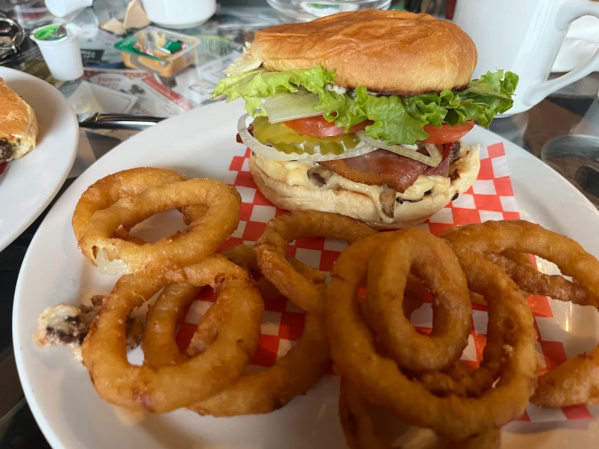 Cheddar Bacon Cheeseburger with Onion Rings