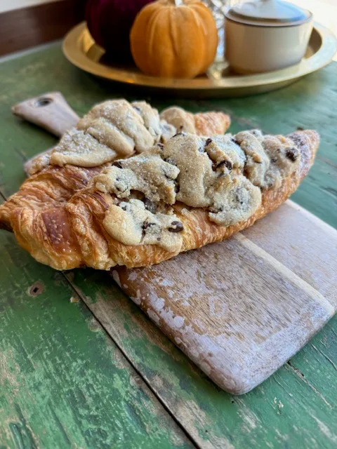 Croissant Aux Amandes Almond Croissant