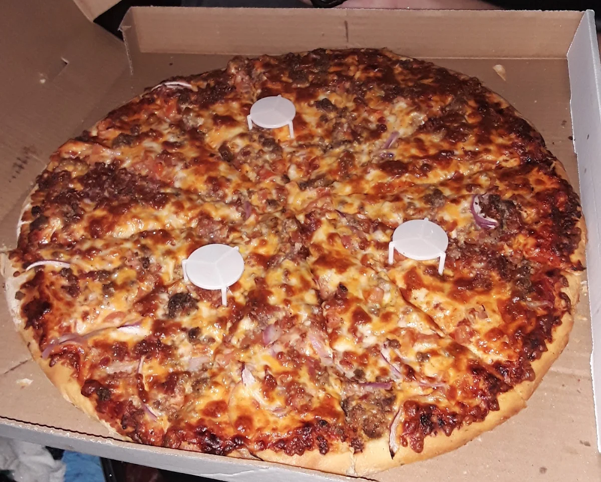 Bacon Cheeseburger, Louie's Pizza & Pasta