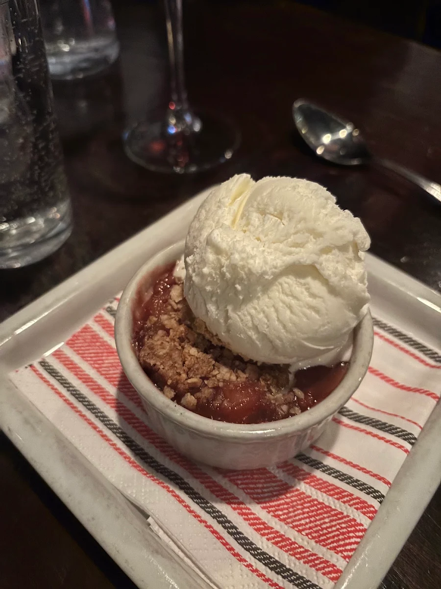 Apple Crumble a La Mode