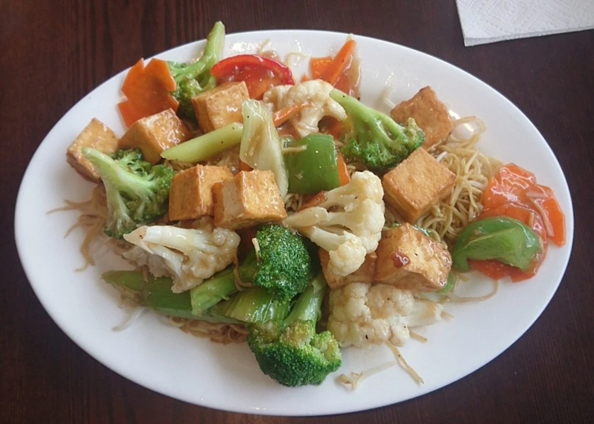 Veg Fried Noodles Chow Mein