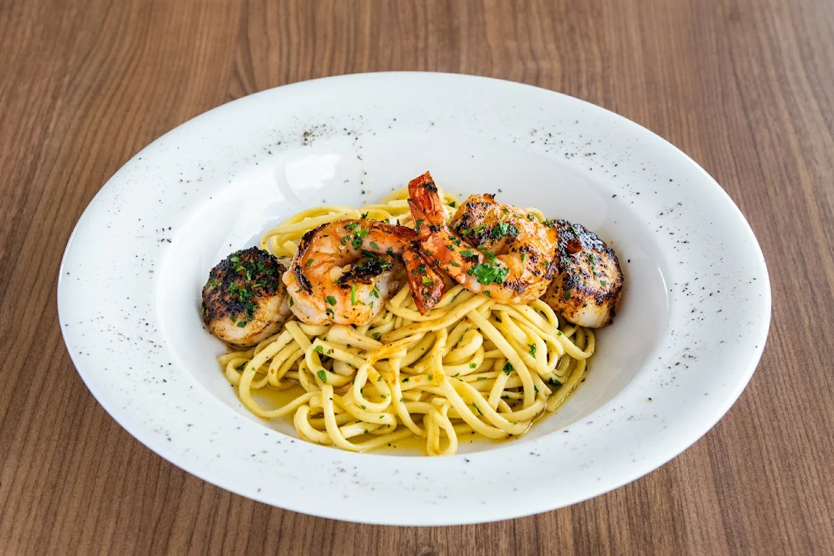 Linguine Shrimp & Scallops with Garlic Sauce