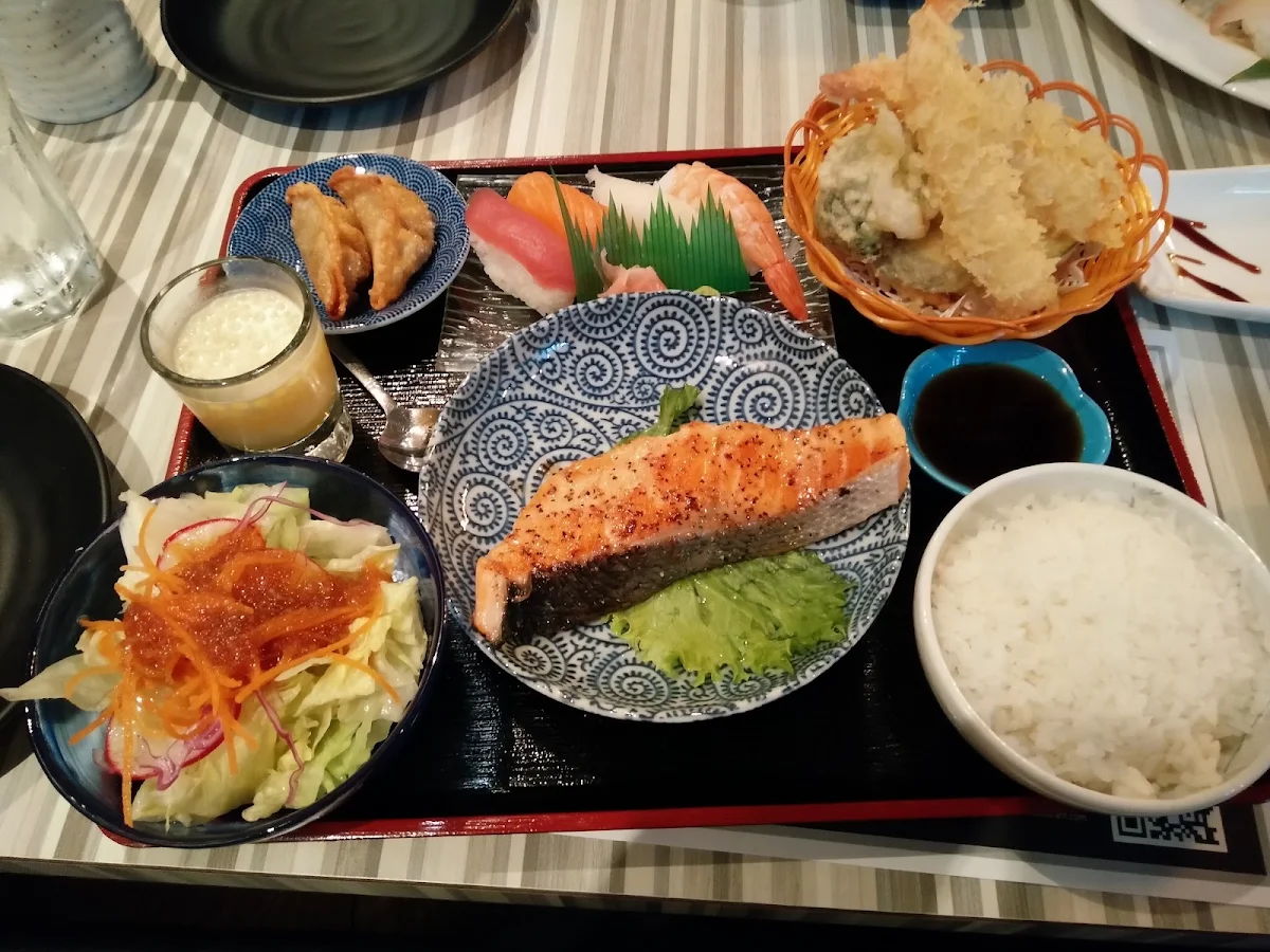 Twoperson Set Meal Green Dragon Roll Full Salmon Bento Japanese Karaage Chicken 6 Pieces