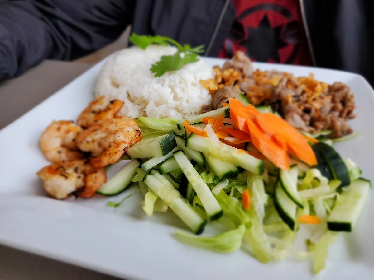 Rice with Beef Lemon Grass & Grilled Shrimps