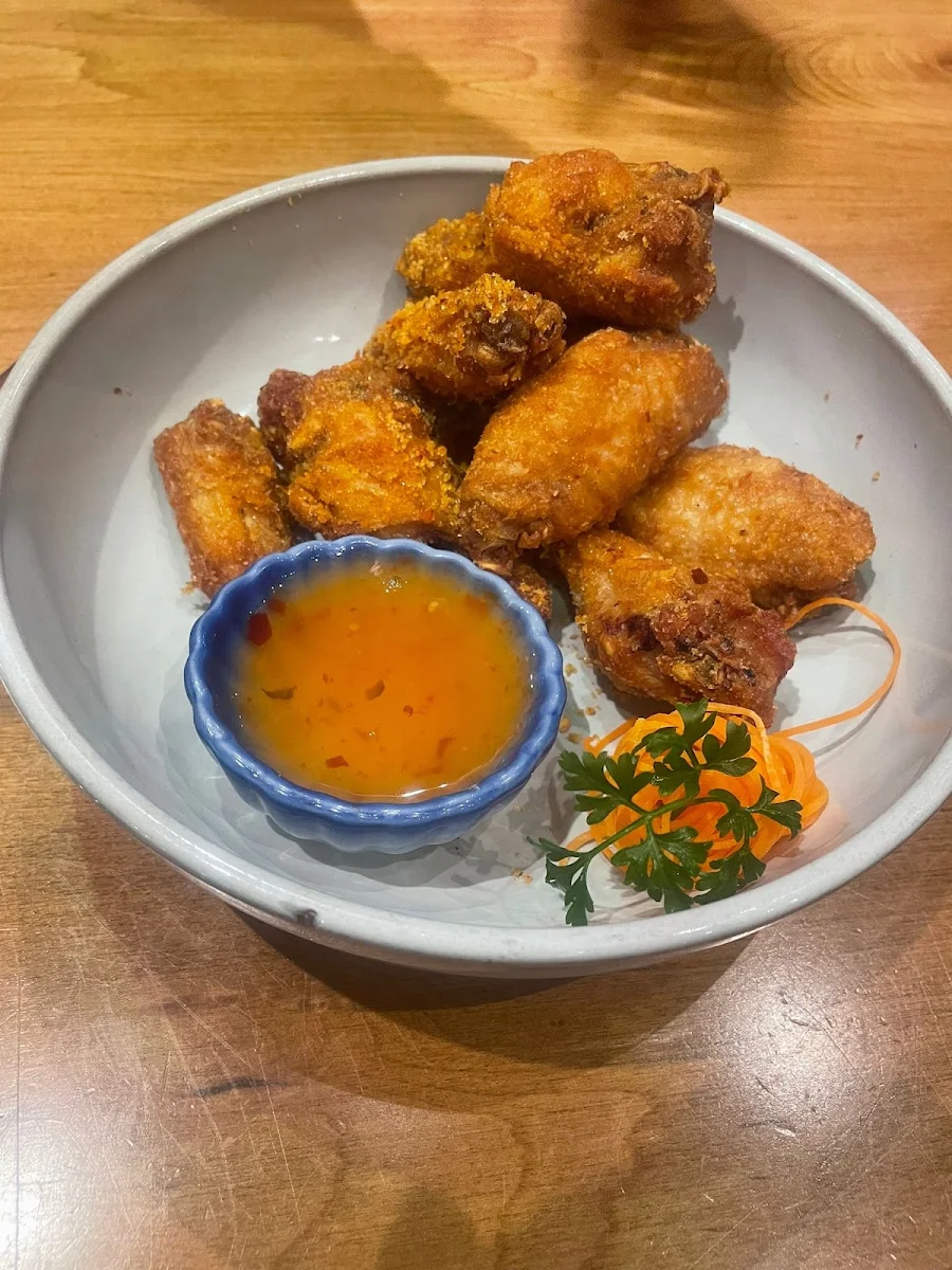 Tom Yum Chicken Wings