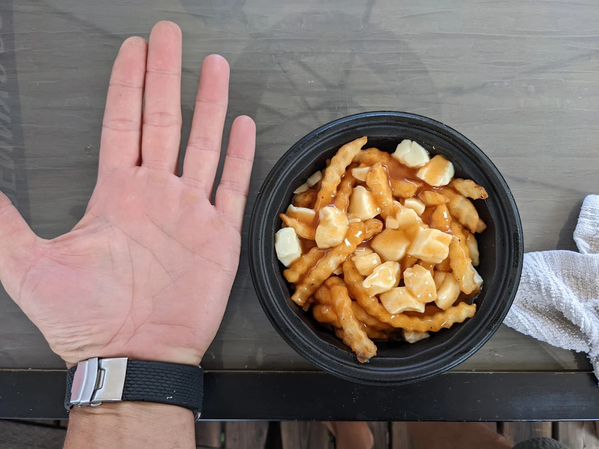 Poutine Régulière Regular Poutine