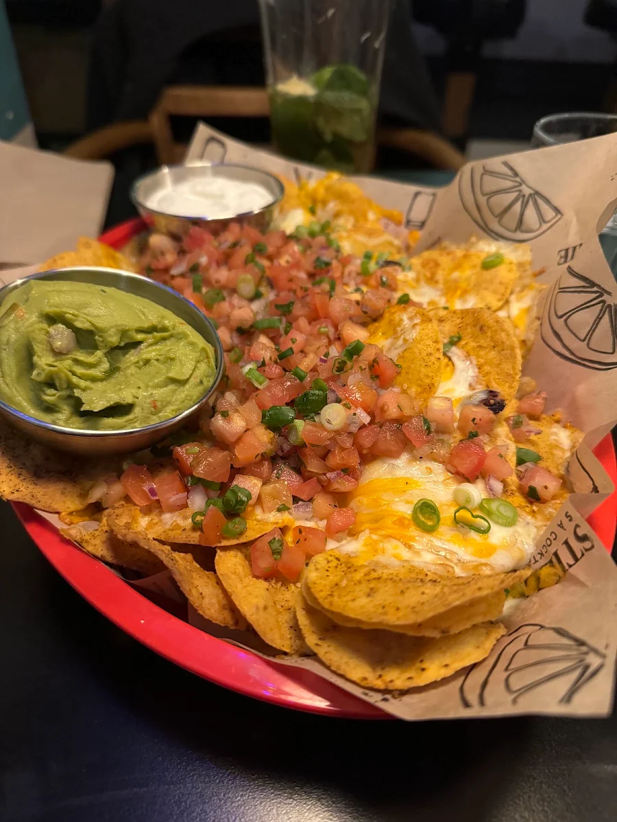 Nachos Con Guacamole
