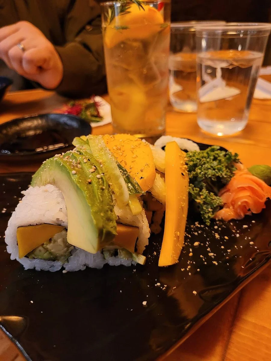 Mango Avocado Roll