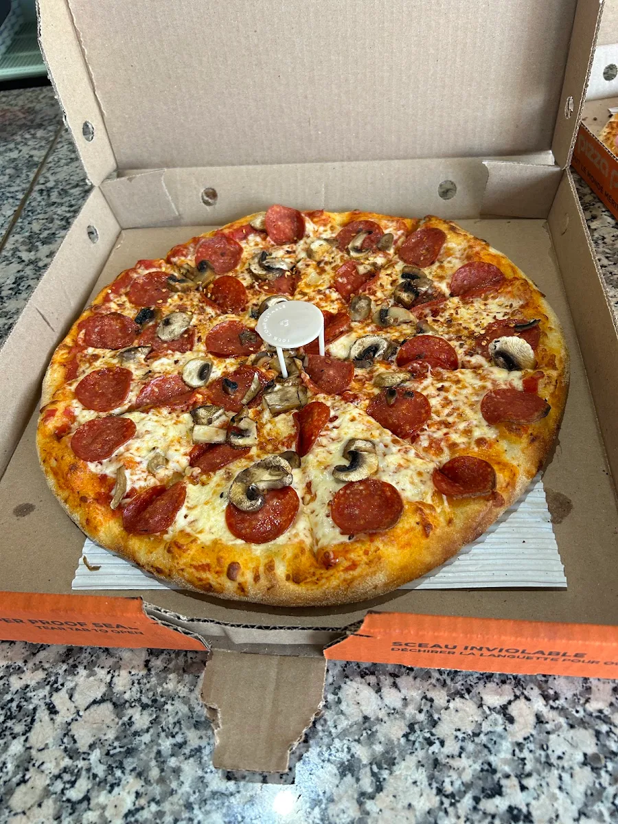 Large Pepperoni Pizza with Mushrooms