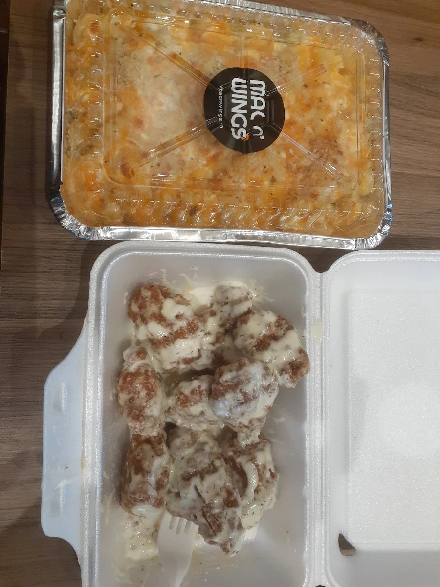 Regular Mac Cheese with Dill and Parm Boneless Wings