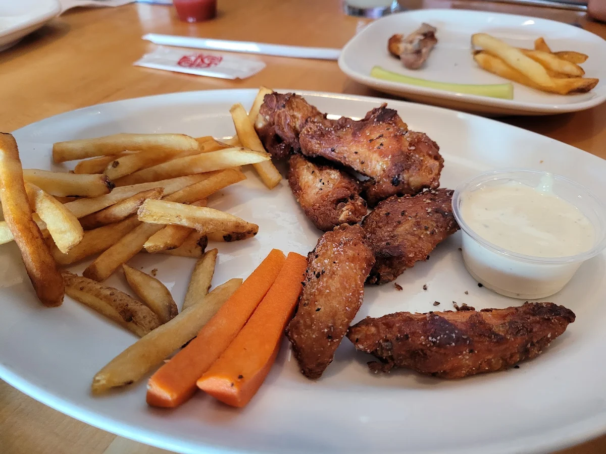 Fried Wings Combo w Veggies & Fries