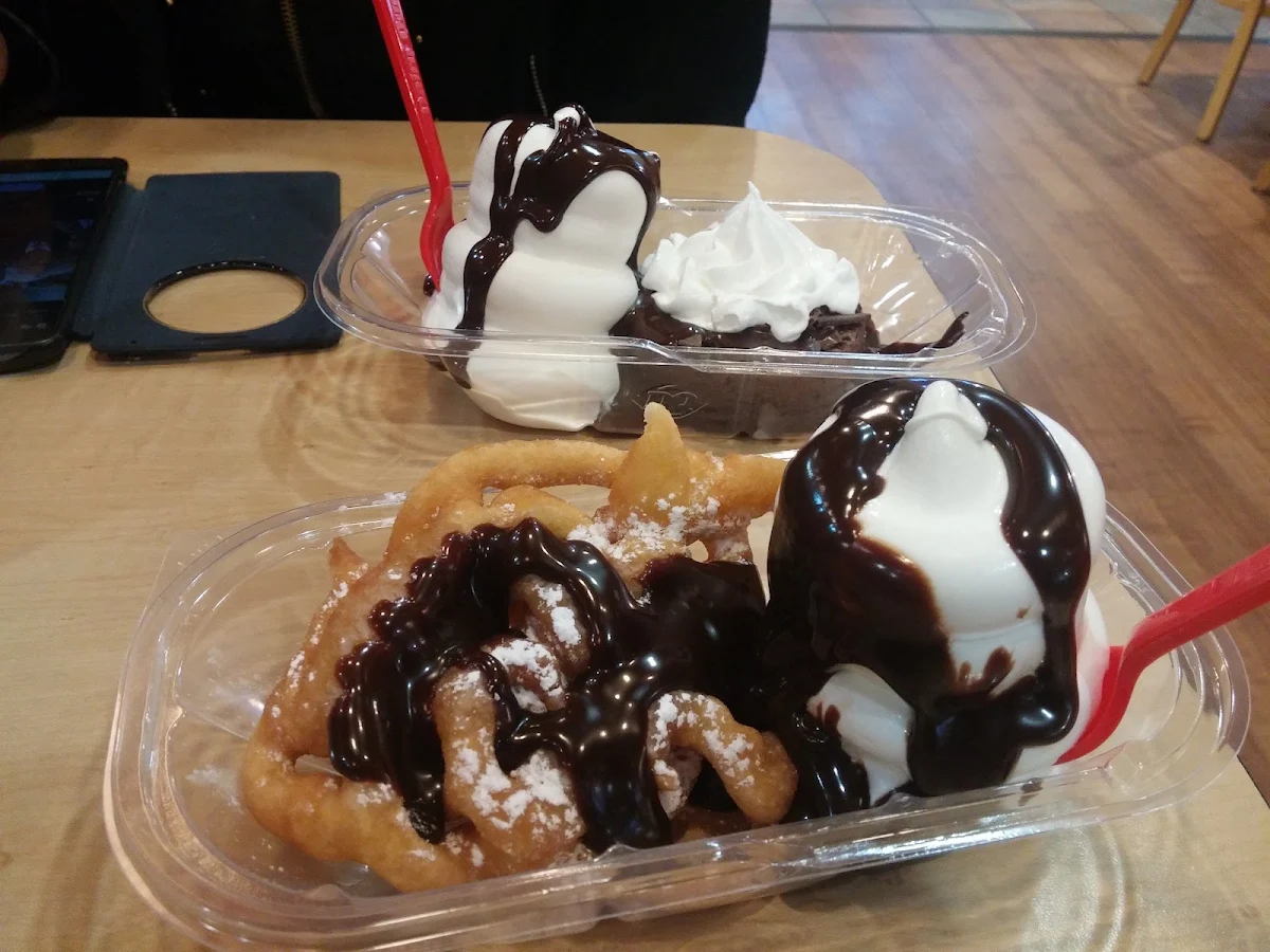 Funnel Cake á La Mode
