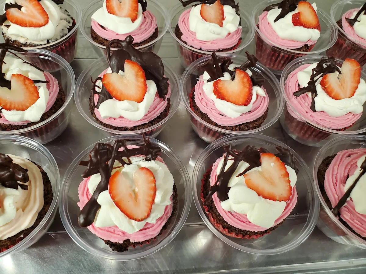 Keto Chocolate Cupcake with Buttercream Frosting
