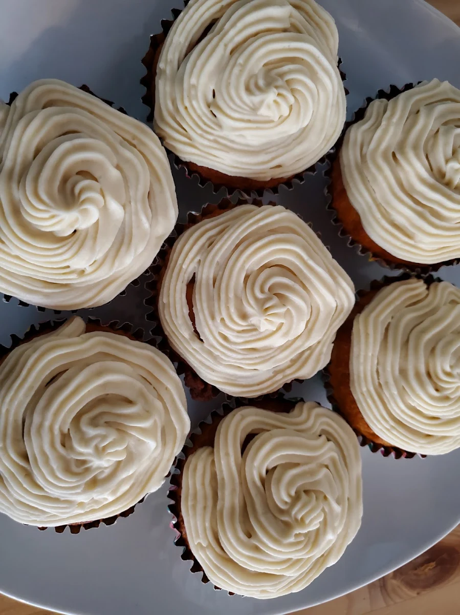 Keto Vanilla Cupcake with Buttercream Frosting