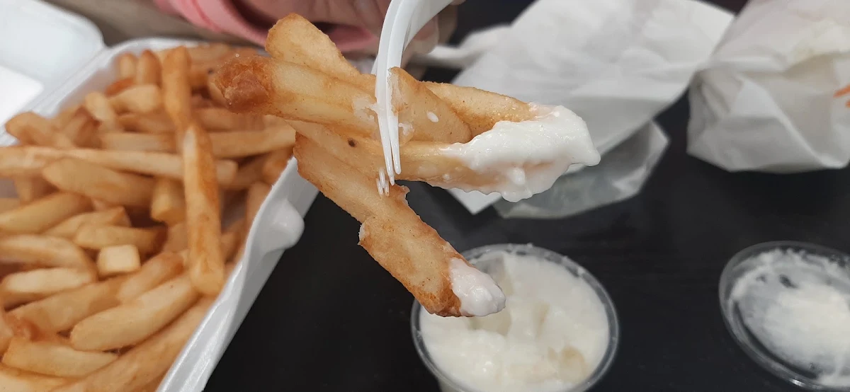 French Fries w Garlic Dipping Sauce