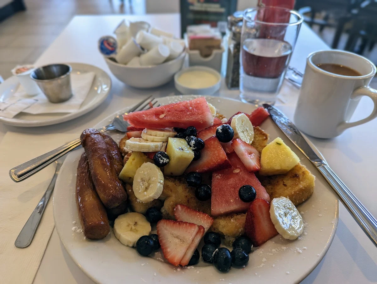 Pain Doré Croustillant & Pommes Caramel Que j'ai Fait Remplacer Avec Des Fruits Frais