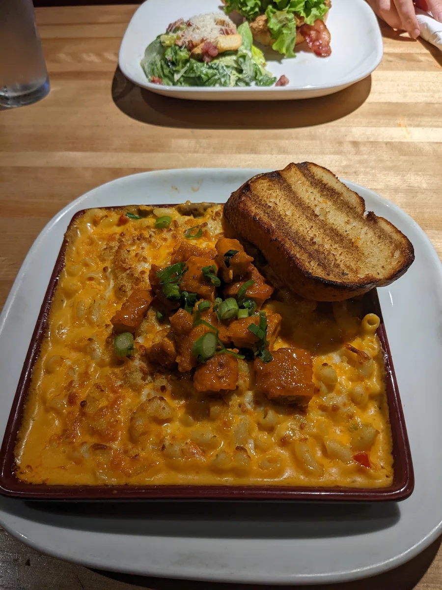 Macaroni Au Fromage Épicé Au Poulet Buffalo Spicy Buffalo Chicken Mac & Cheese