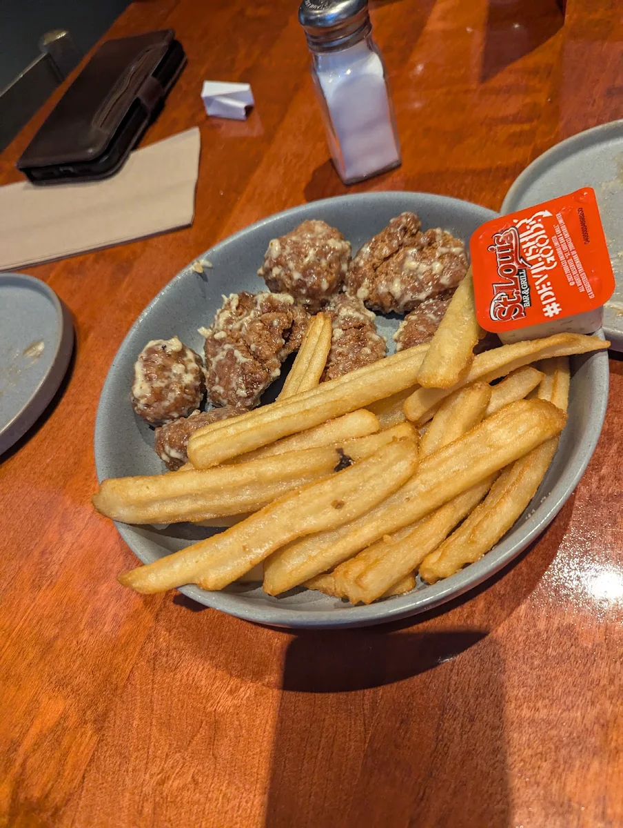 Boneless Wings and Fries