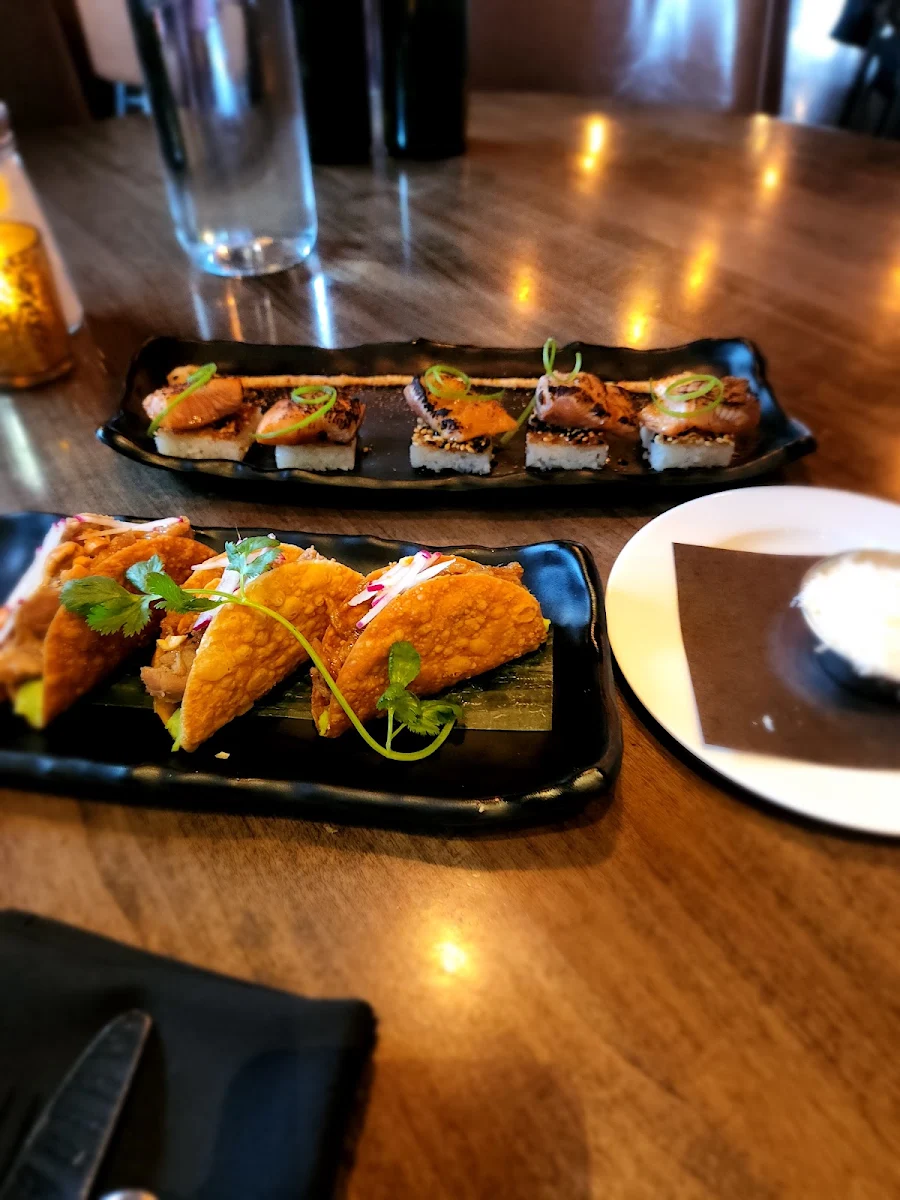 Brûléed Salmon Sashimi Bites