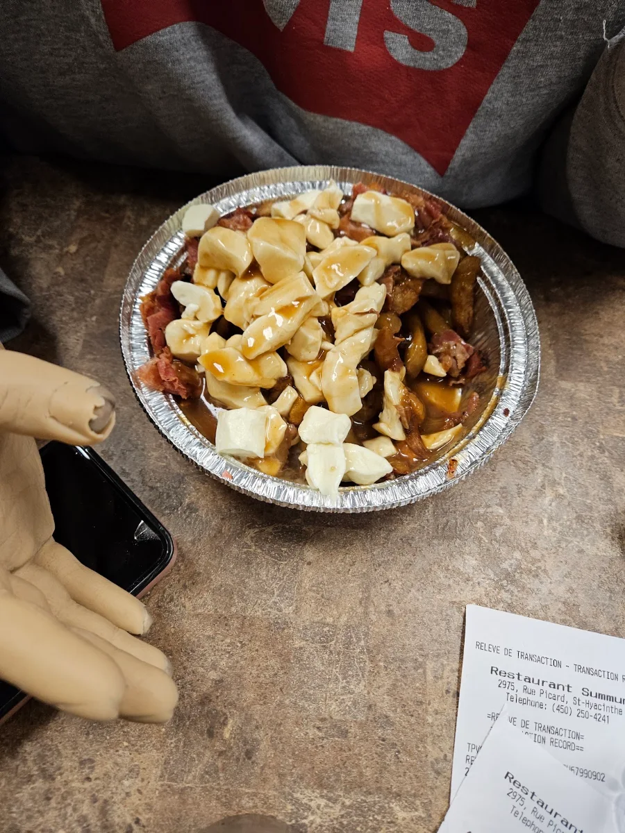 La Traditionnelle Traditional Poutine