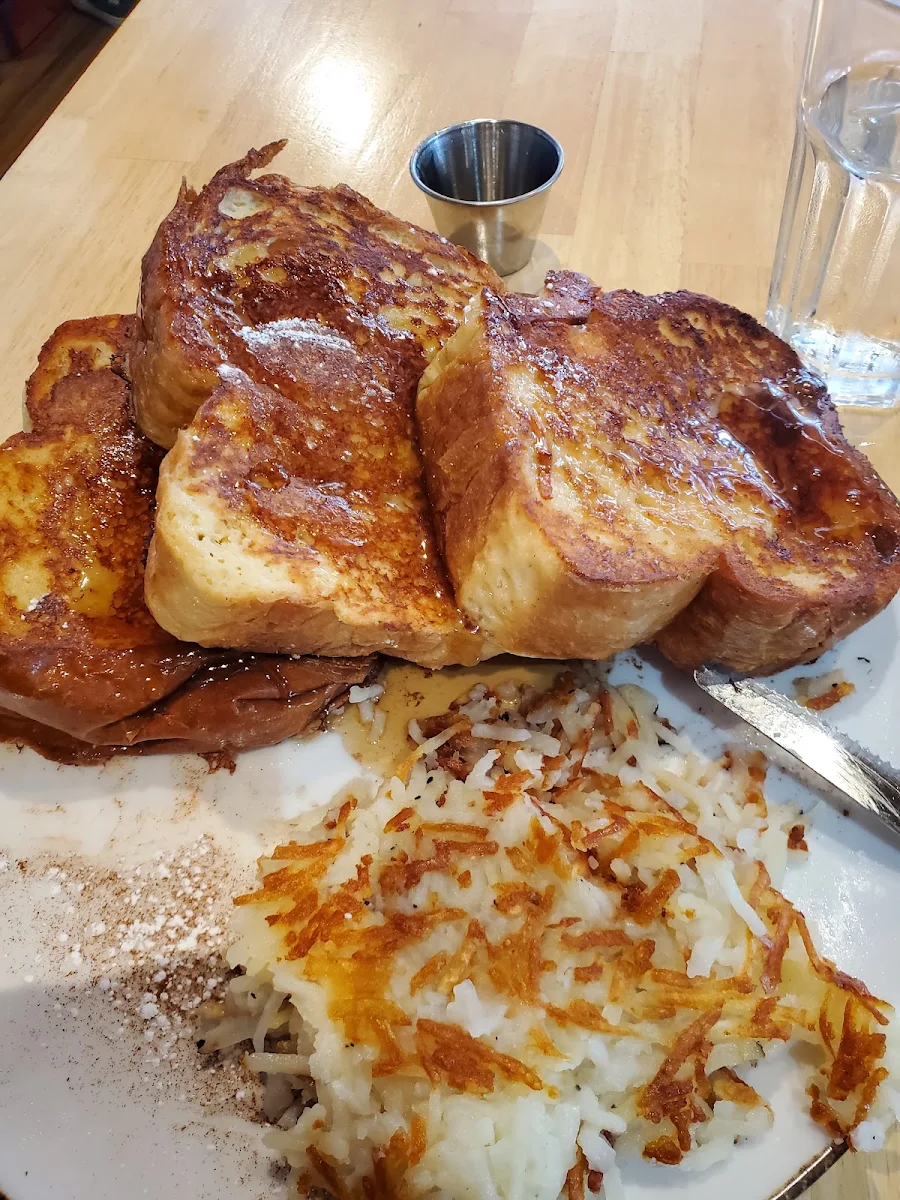 Brioche French Toast & Hashbrowns